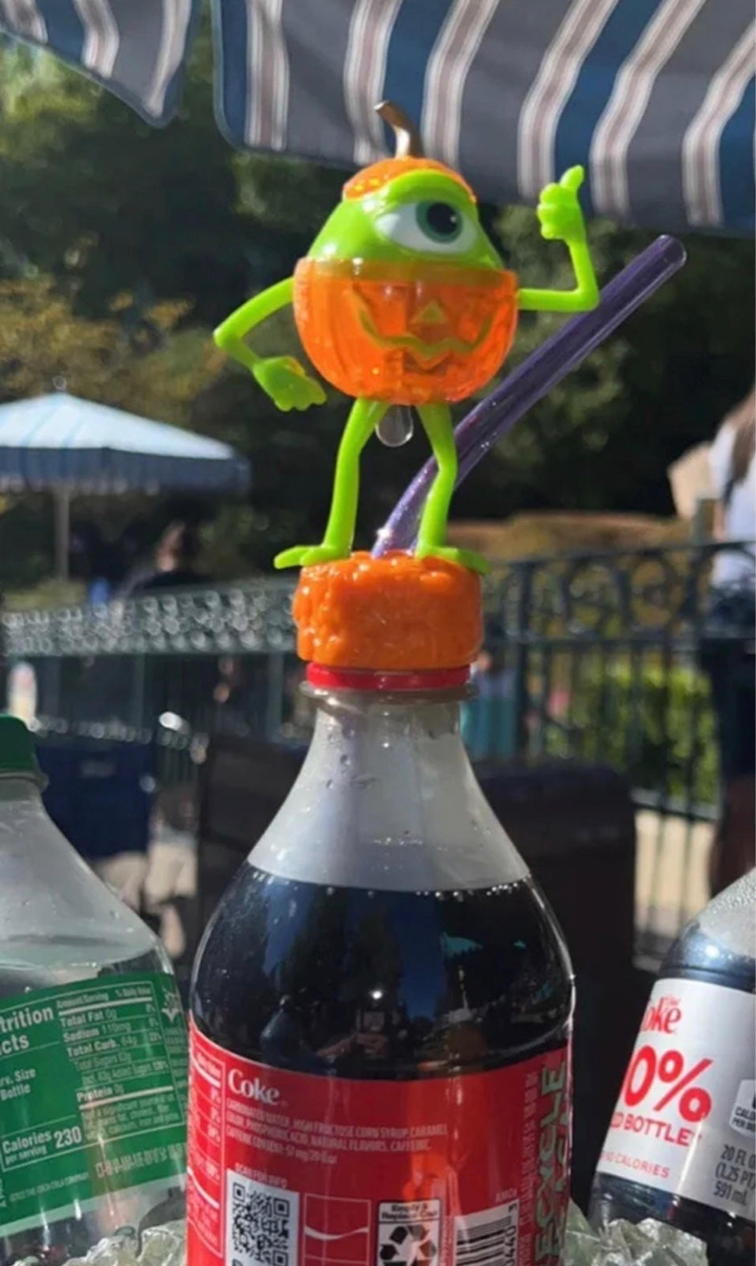 Disney Parks Halloween 2022 Mike Wazowski Pumpkin Bottle Topper light up