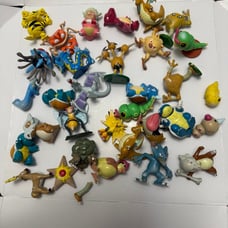 Lot of 32 Hasbro Tomy Pokémon Figure lot (Broken)