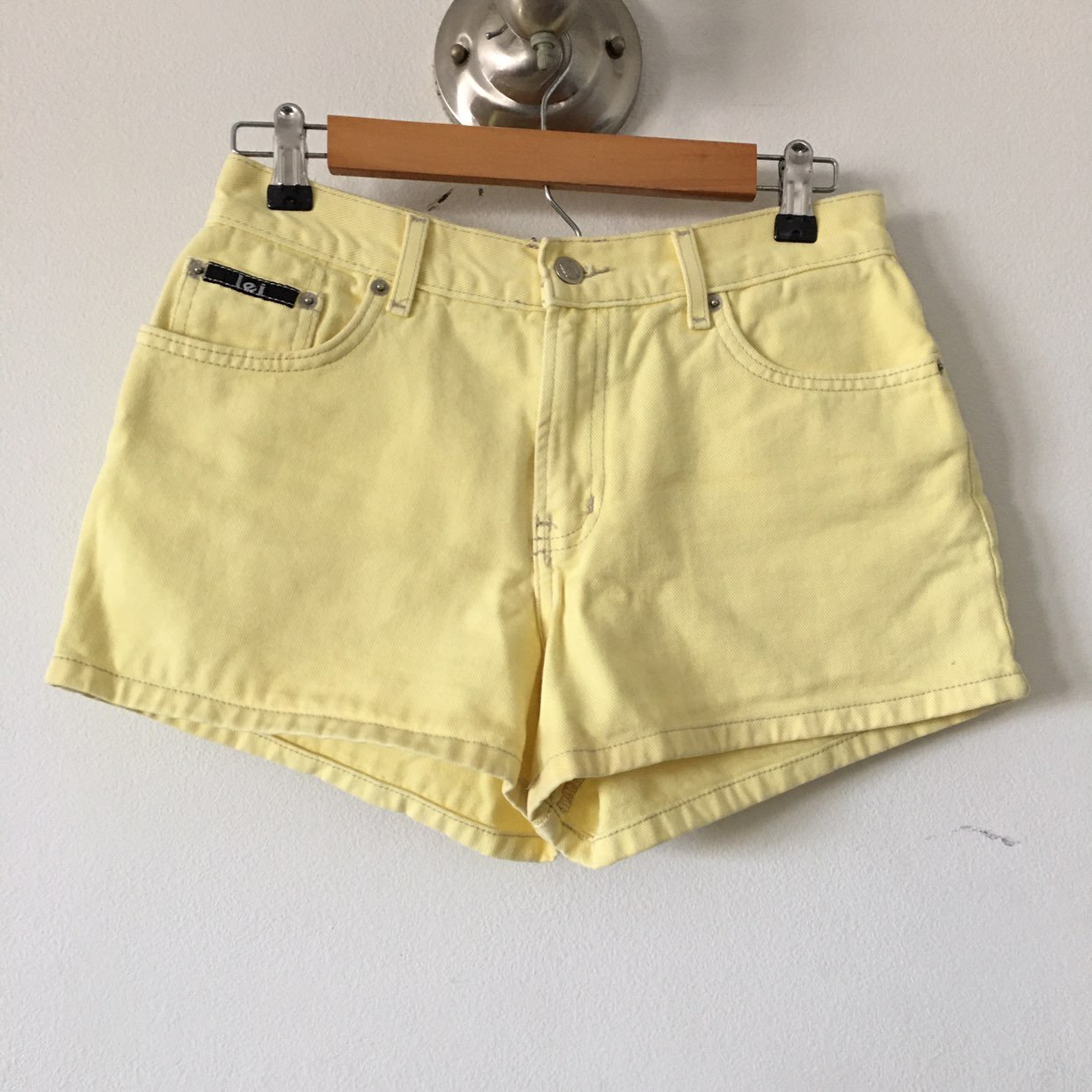 Vintage Hello Yellow Mom Short Sz 7