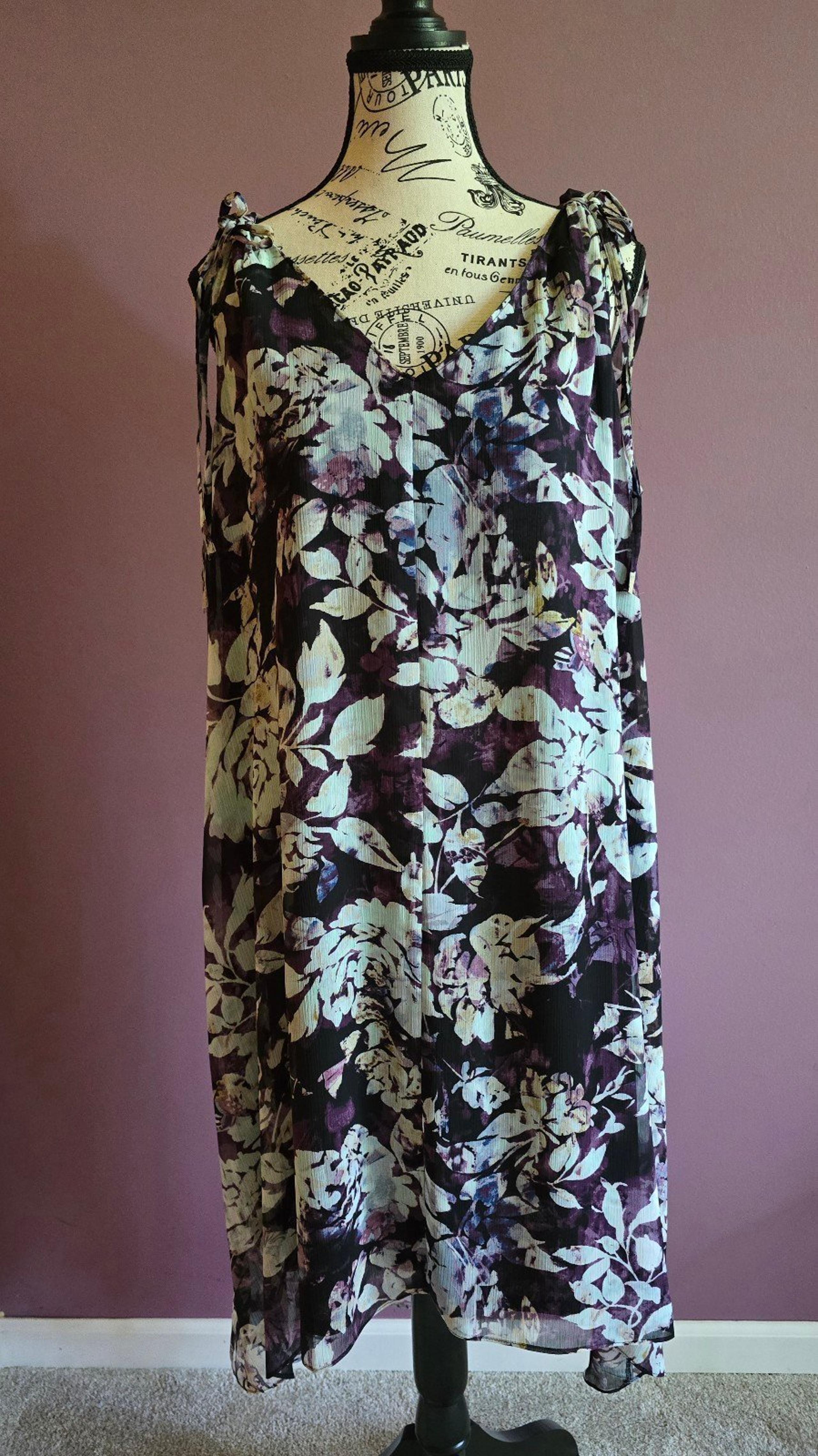 Simply Vera Wang lightweight sleeveless floral purple midi dress.