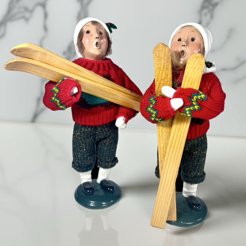 Byers Choice Carolers 1995 Kids Holding Skis Red Teddy Bear Sweaters Set of 2