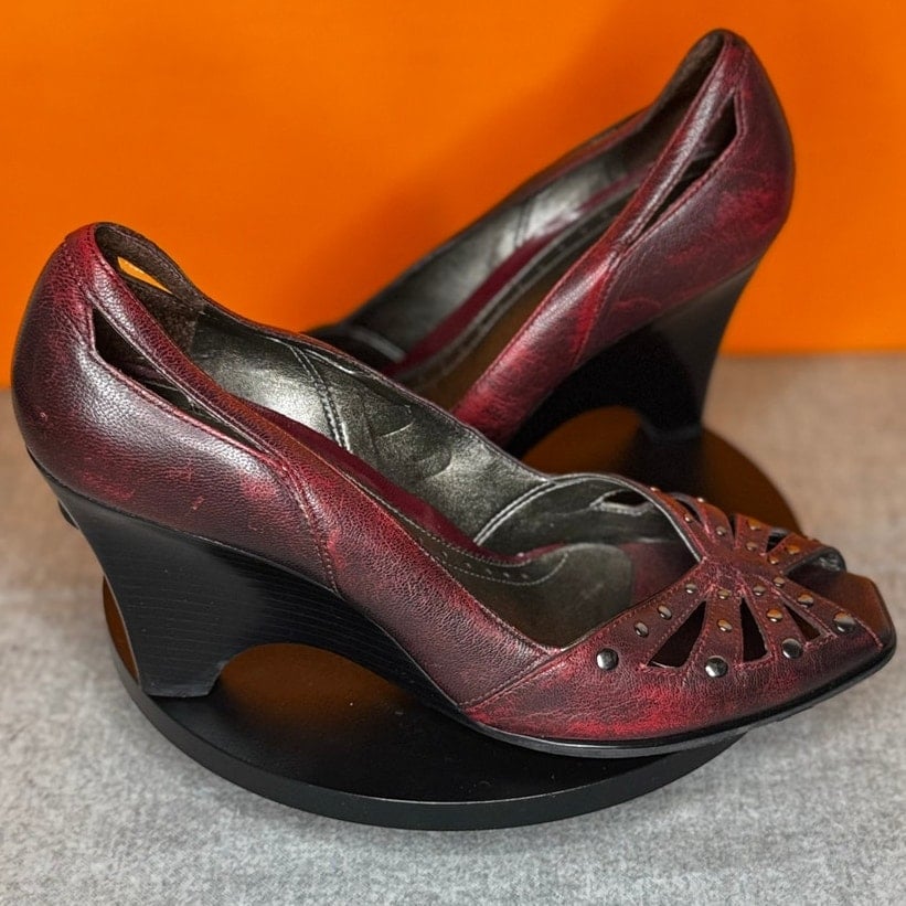 Franco Sarto Red Wine Purple Studded Rivet Heel Wedge Size 8 Vintage
