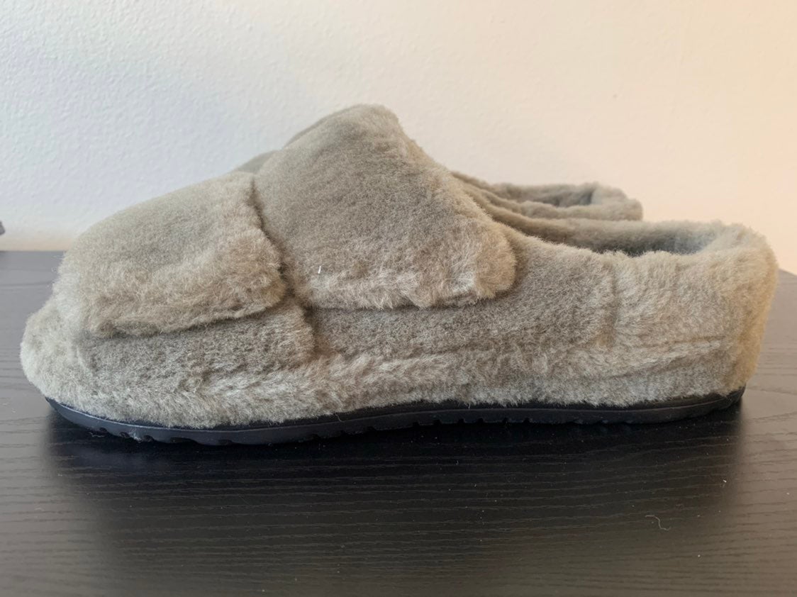 UGG FLUFF THAT BURNT OLIVE SLIPPERS NEW MEN UNISEX. # Slide Sandal.