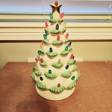 LENOX Treasured Traditions Christmas White Ivory LIGHTED TREE Green Tips WORKS