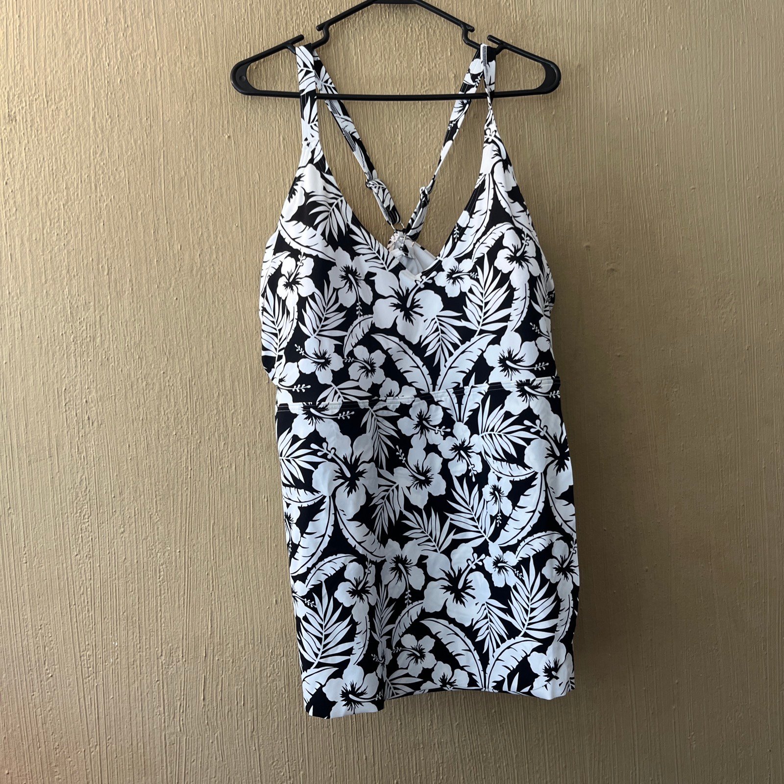 Lands' End Women's UPF 50 Floral Print Tulip Hem Tankini Top Black/White 3X NWT