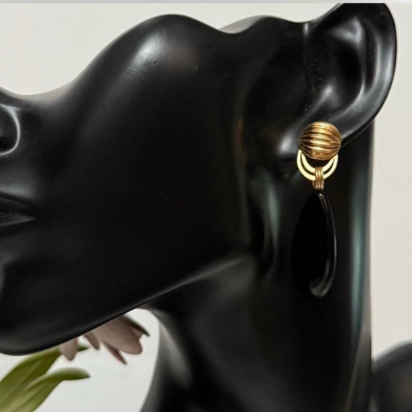 1980s Vintage Nabco Black Onyx 14k Yellow Gold Teardrop Dangle Earrings