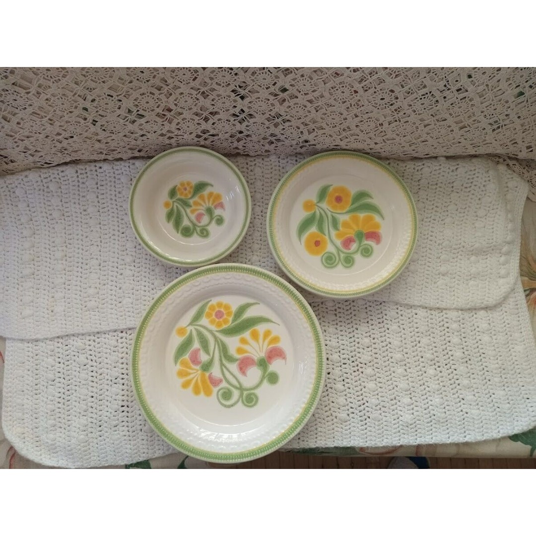 10 Vintage 1970s Franciscan 'Maypole' Embossed Floral Plate Bowl Set