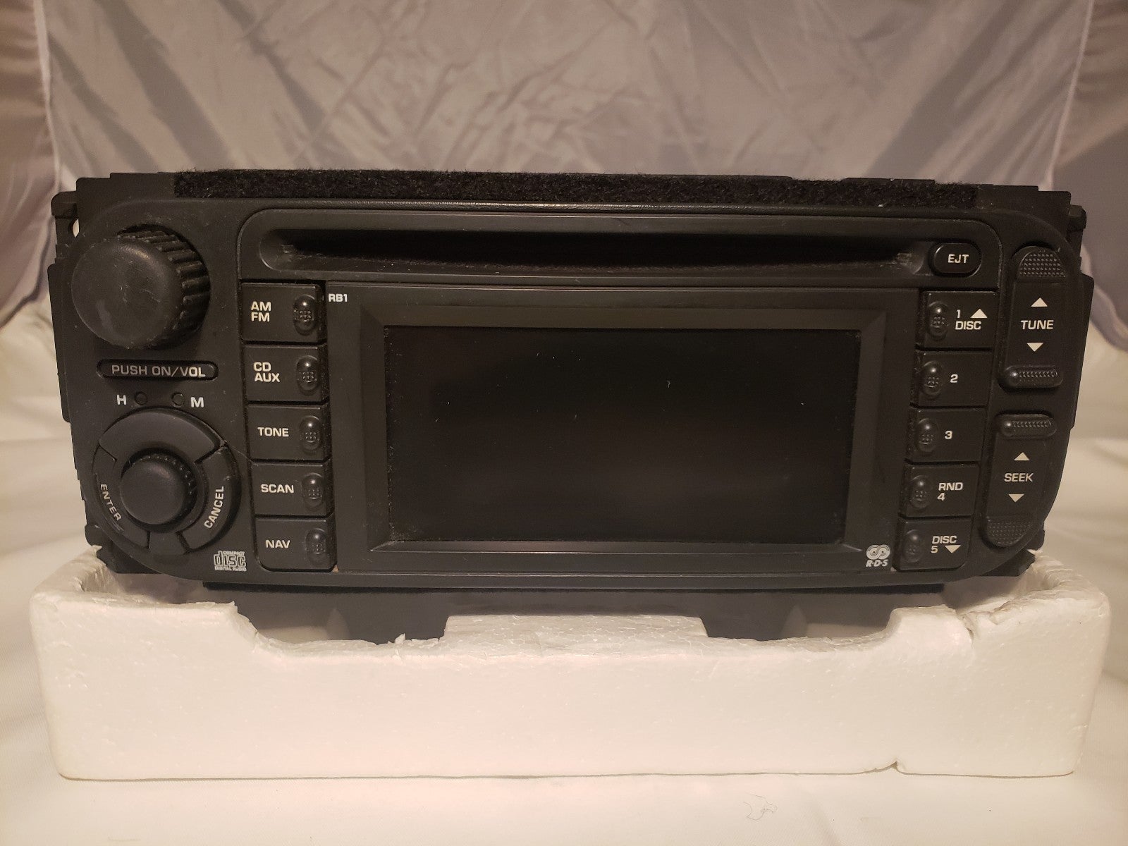 2003-2007 Chrysler Dodge Jeep Navigation/GPS/CD Radio (OEM# P56038629AI)