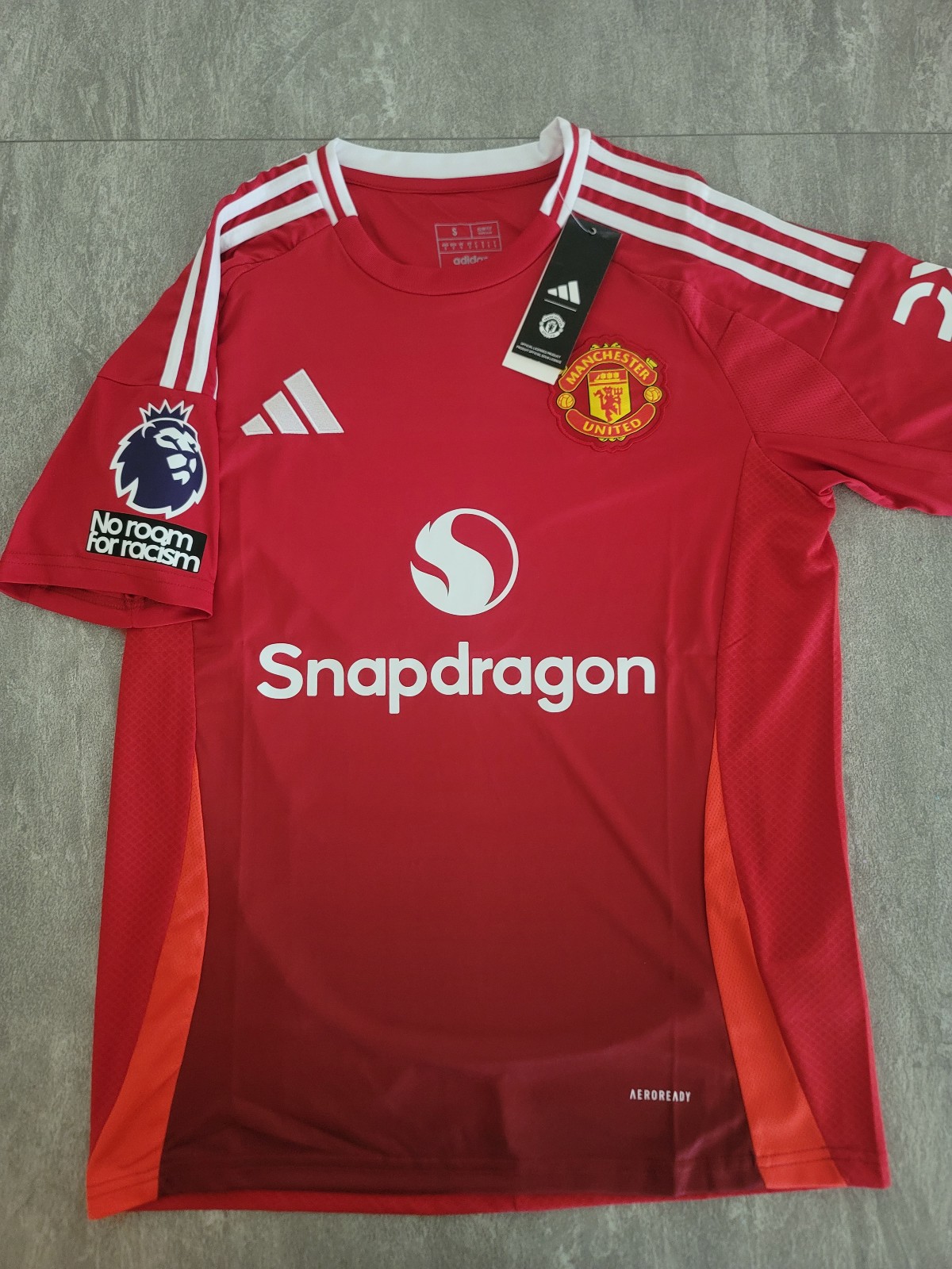 Manchester United 24/25 Home Jersey size Small (50cm Chest)