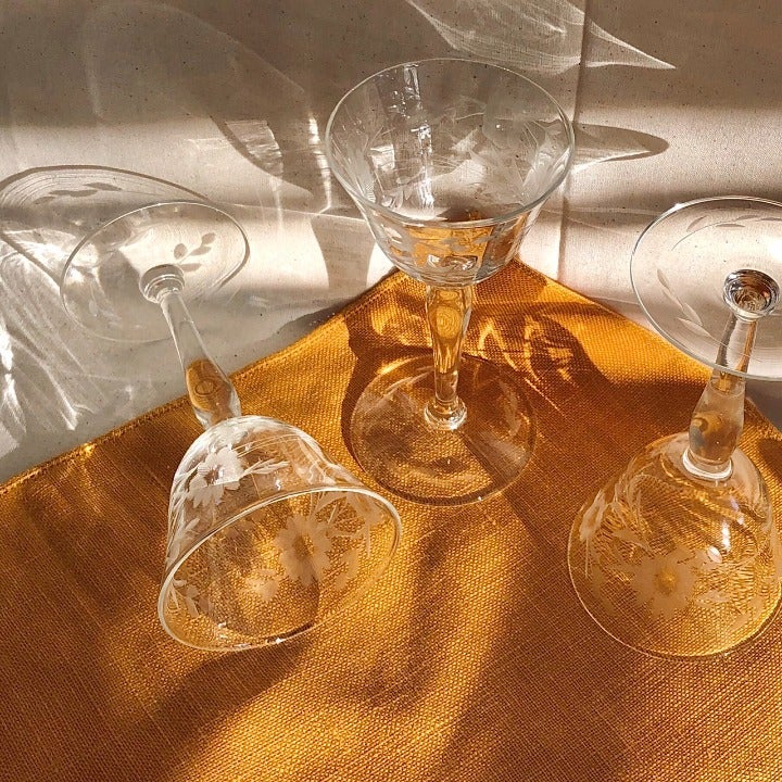 VINTAGE ETCHED WINE GLASS