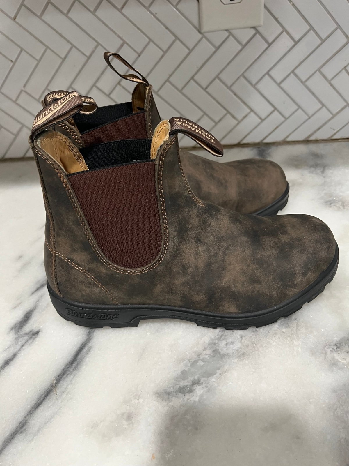 The Blundstone BL550 Boots for Men in size 6.5
