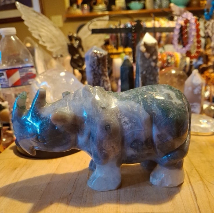 Moss agate rhino