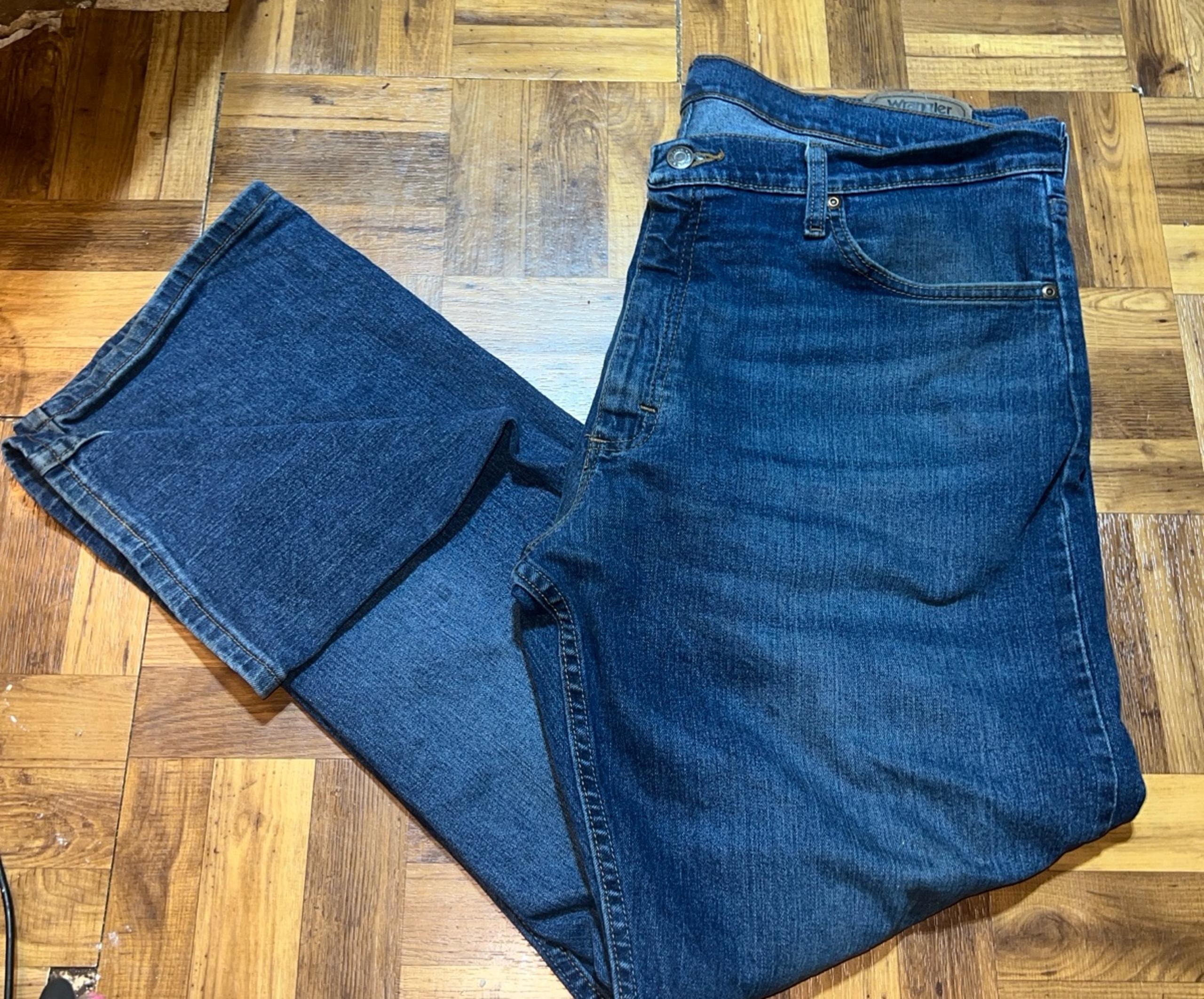 Wrangler Relaxed Fit Jeans, Men’s Size 38x32
