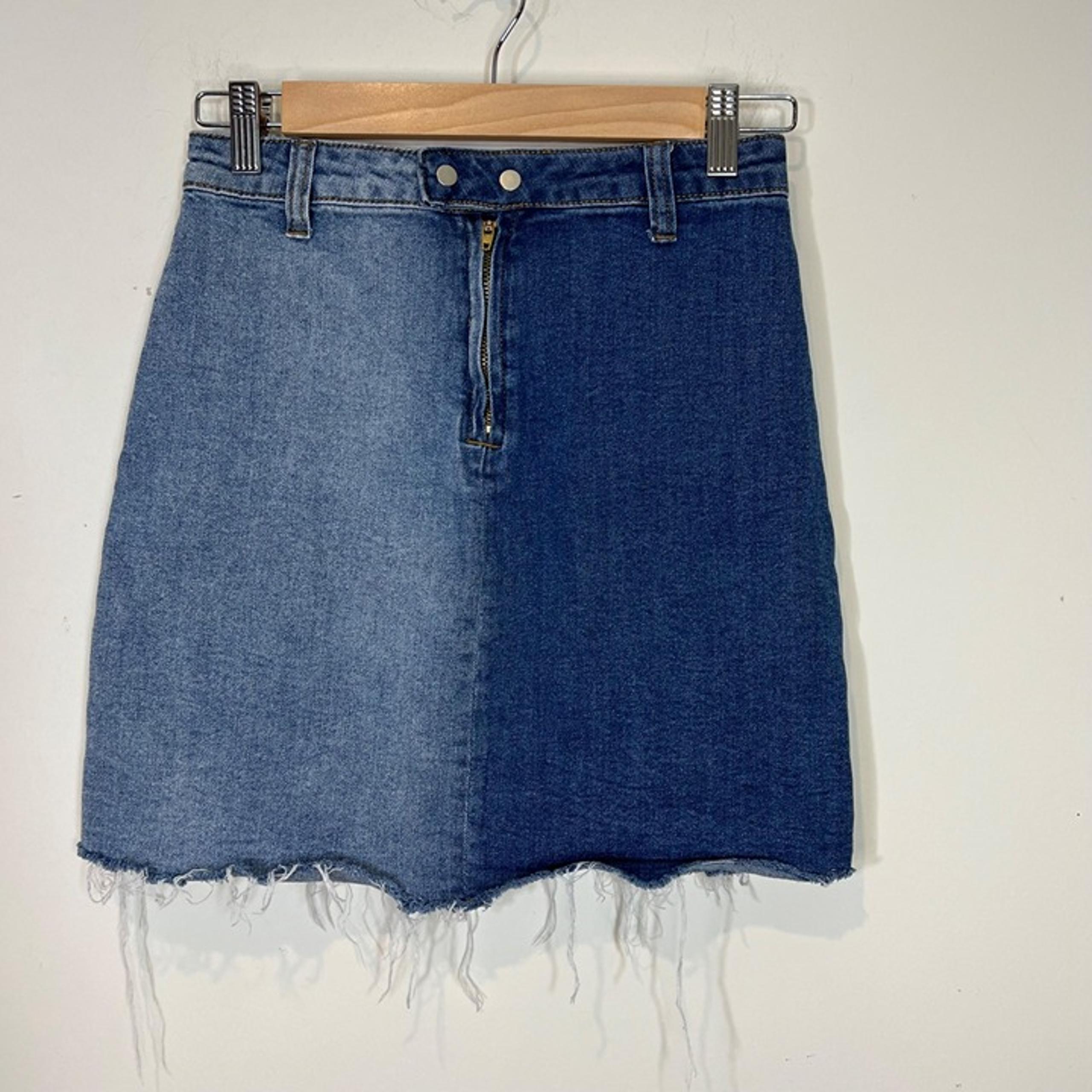 PAPAYA Jean Mini Skirt S Two Toned High Rise Blue Raw Hem Denim Size Small