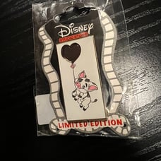 Pin Disney Pua DSF DSSH valentine pin