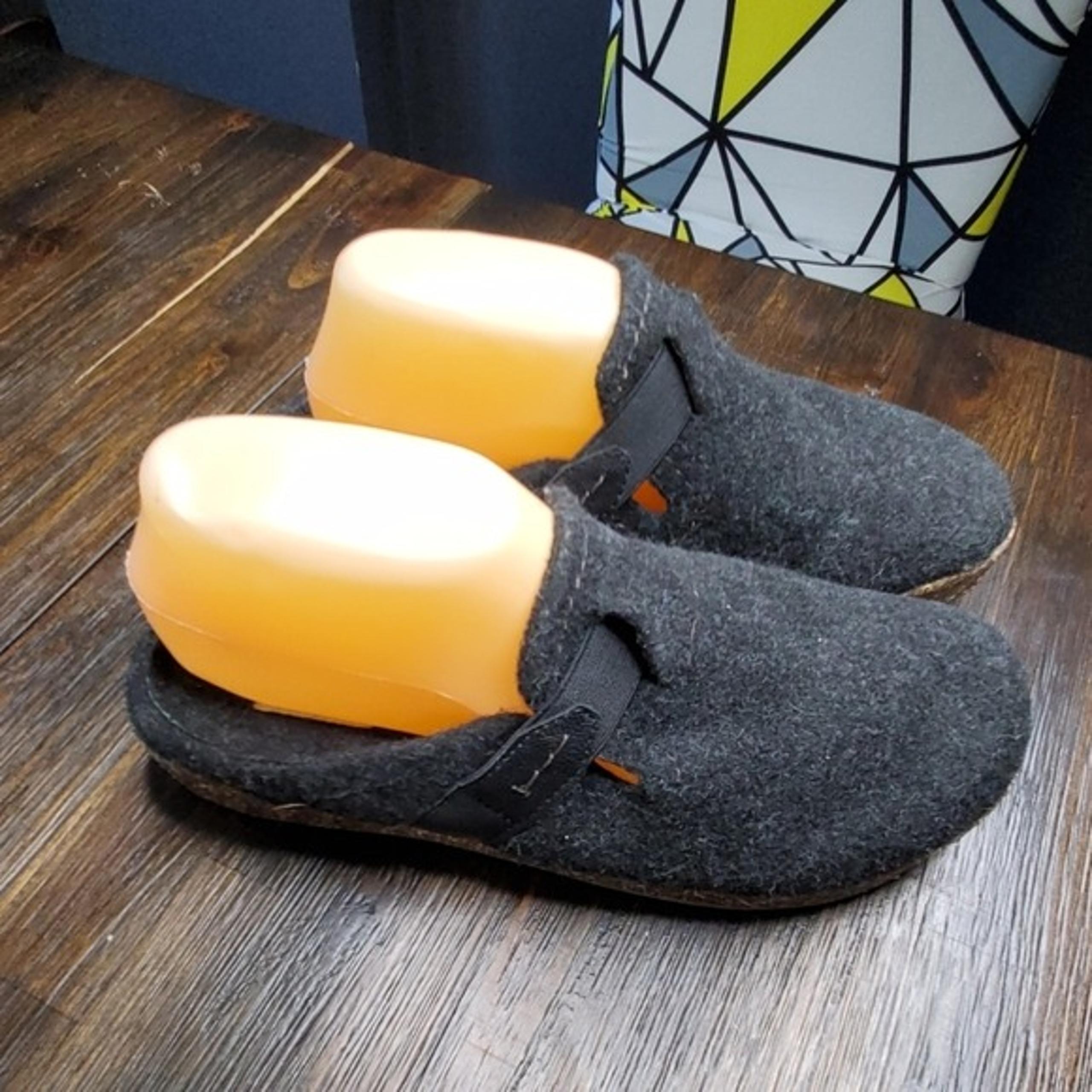 Earth Origins Jenna Felt Slip-On Clogs 9
