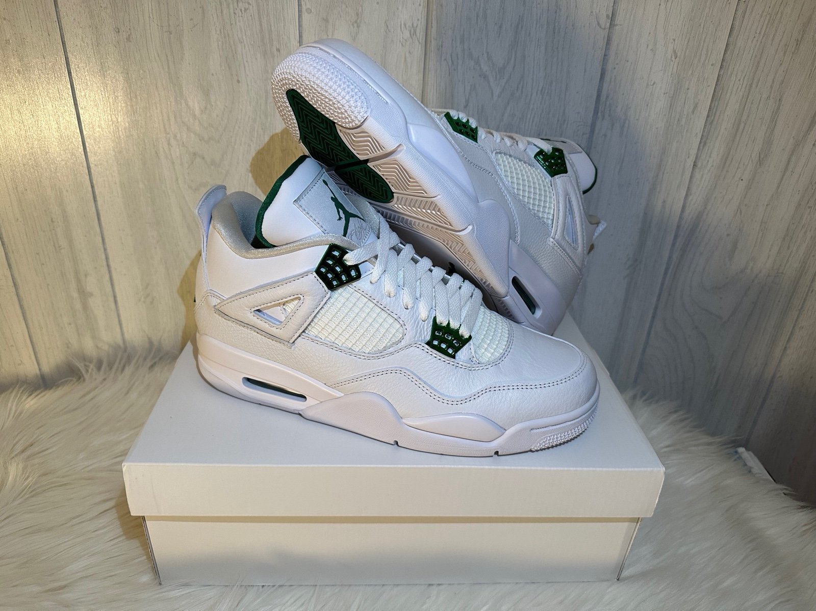 Jordan 4 Retro Metallic Green