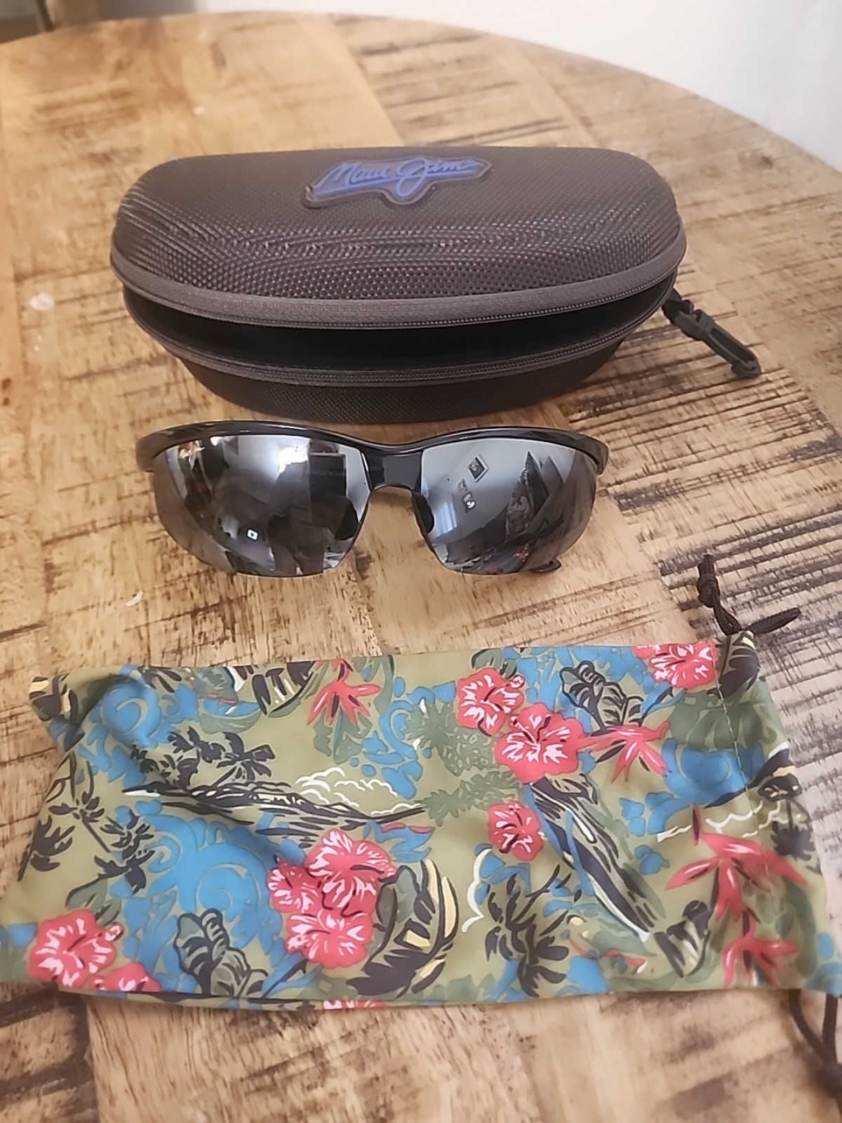 Unworn Maui Jim Polarized 402-02 Sunglasses W/Hard Case & Floral Protective Bag