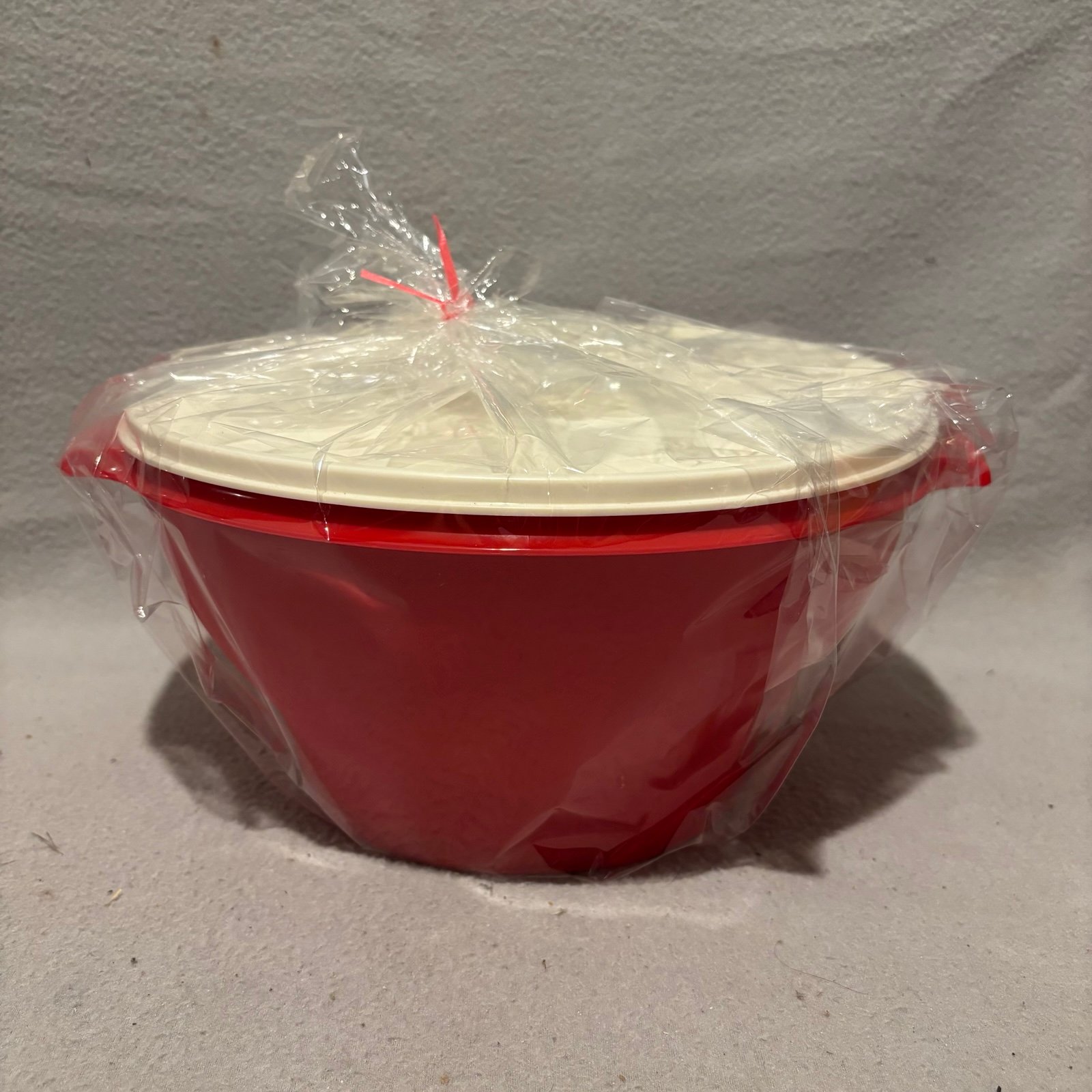 New Tupperware Red Thatsa Bowl