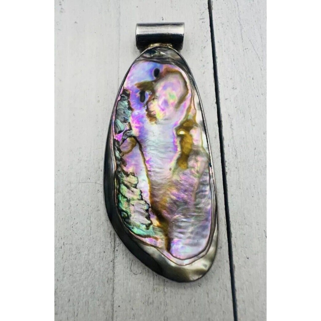 Beautiful OYSTER BAR Pendant Abalone Alpaca
