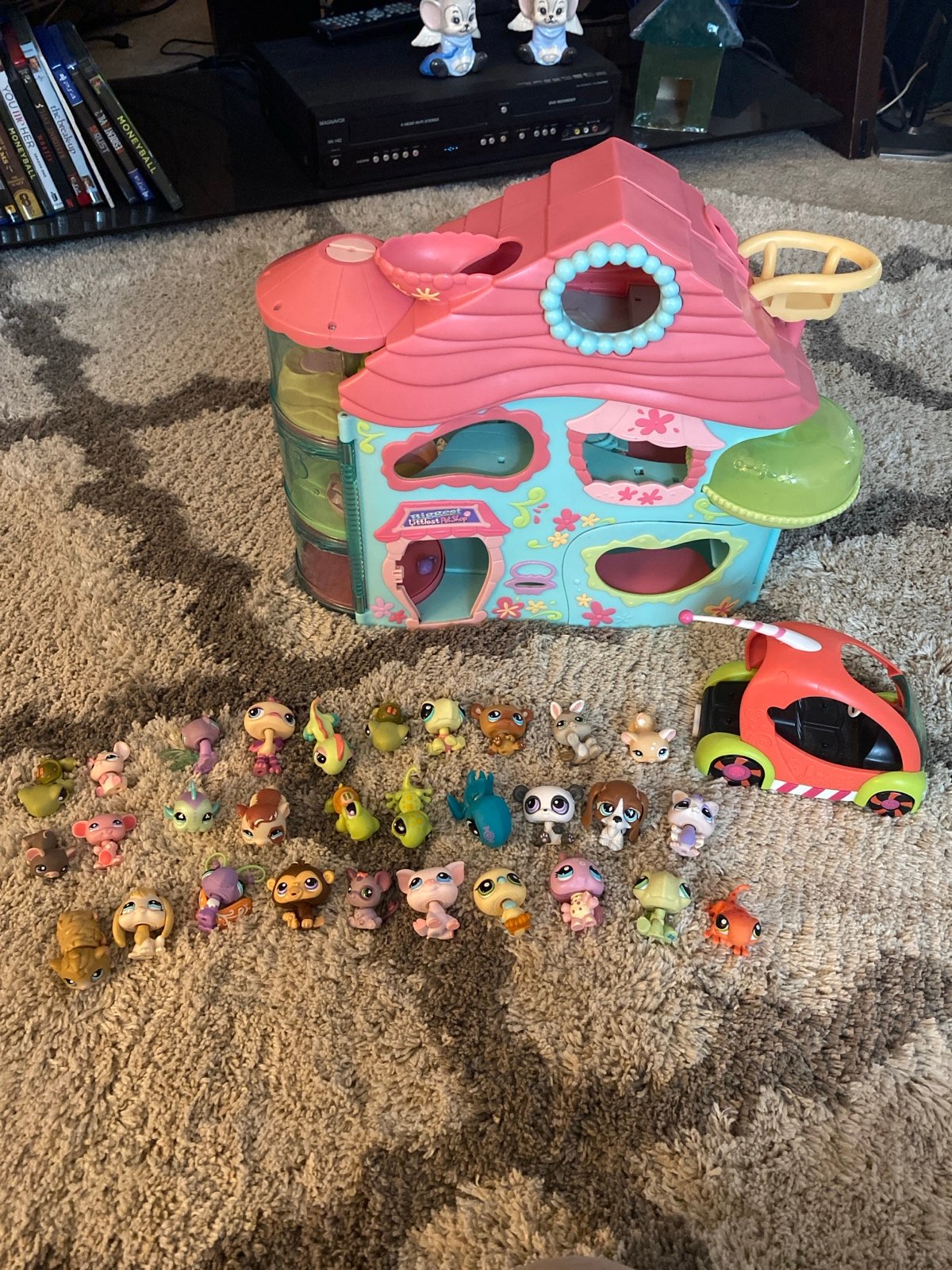 Littlest Pet Shop Biggest Play House with 30 Lps Pets and Lps Car