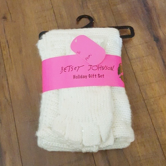 Betsey Johnson- Cream & Sequin Scarf Set