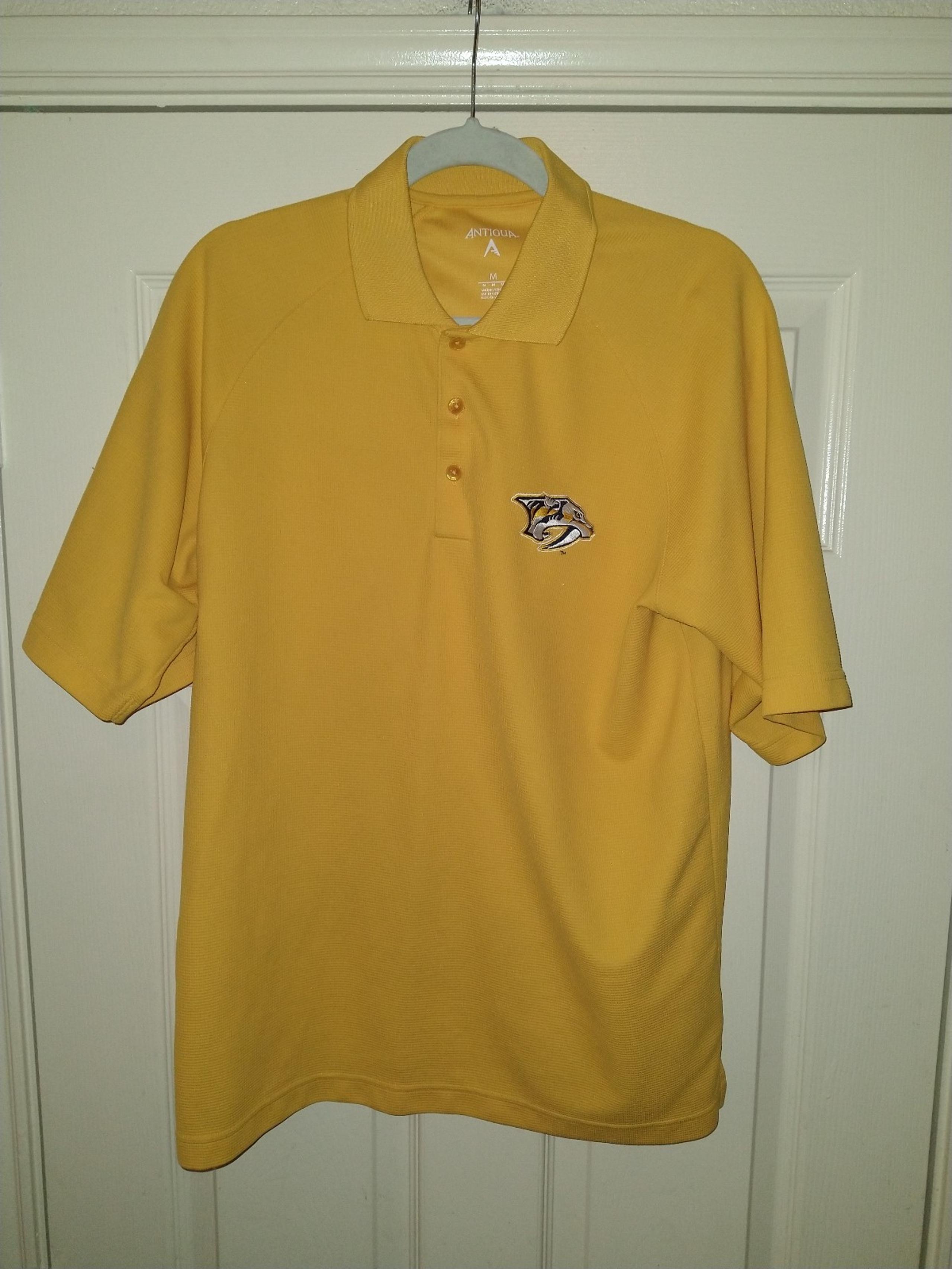 Antigua Nashville Predators NHL Short Sleeve Polo Shirt Men's sz Medium.