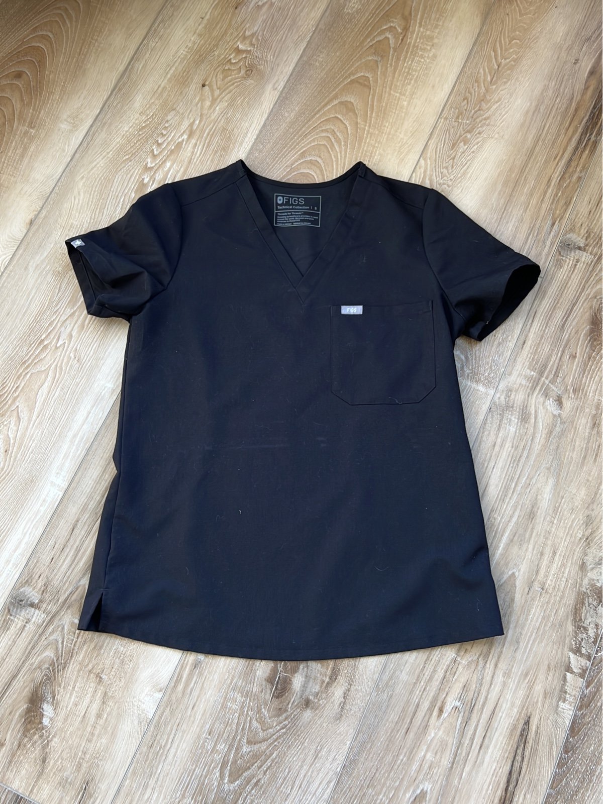 FIGs Clothing Catarina One-Pocket Scrub Top
