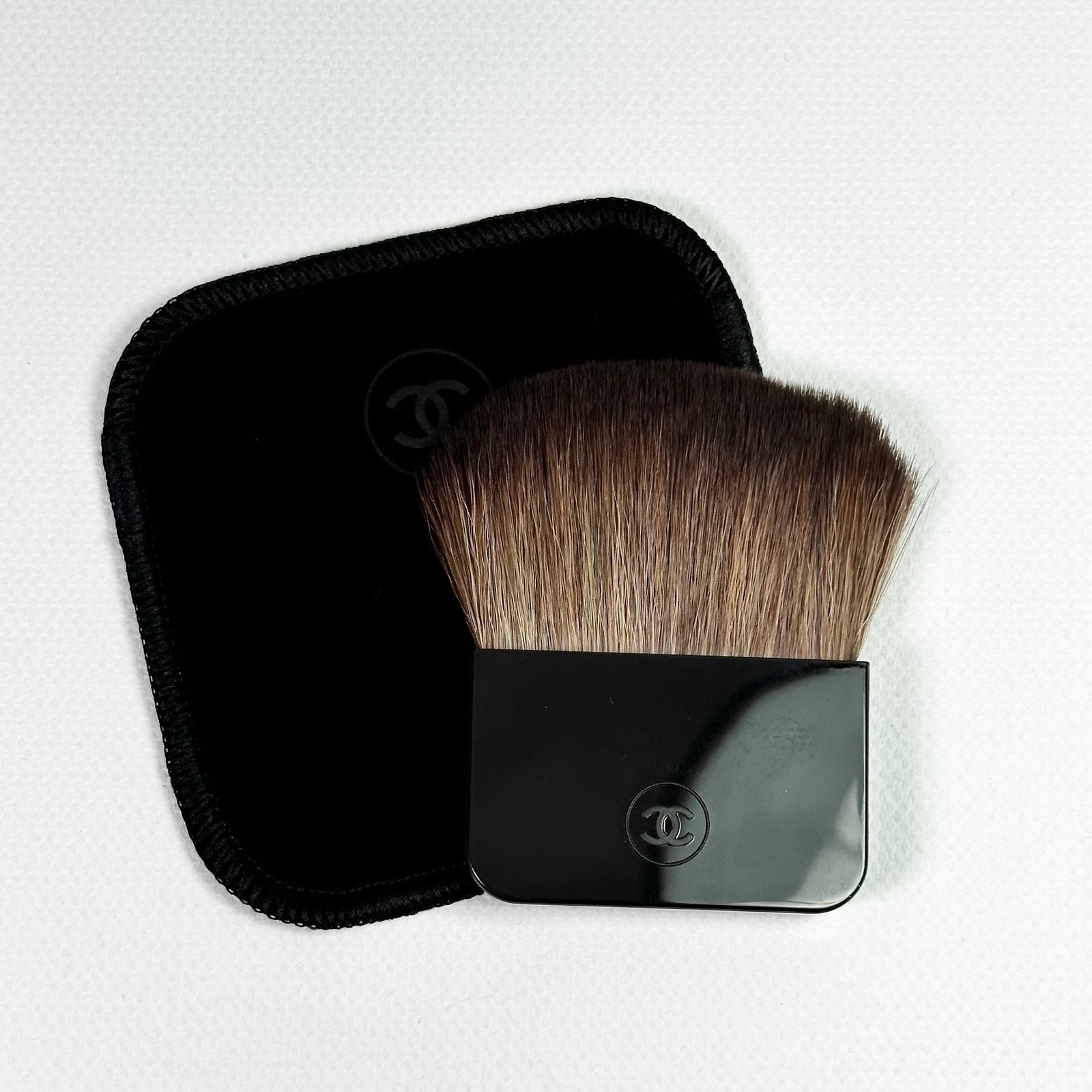 Chanel Compact Highlighter Powder Brush w/pouch