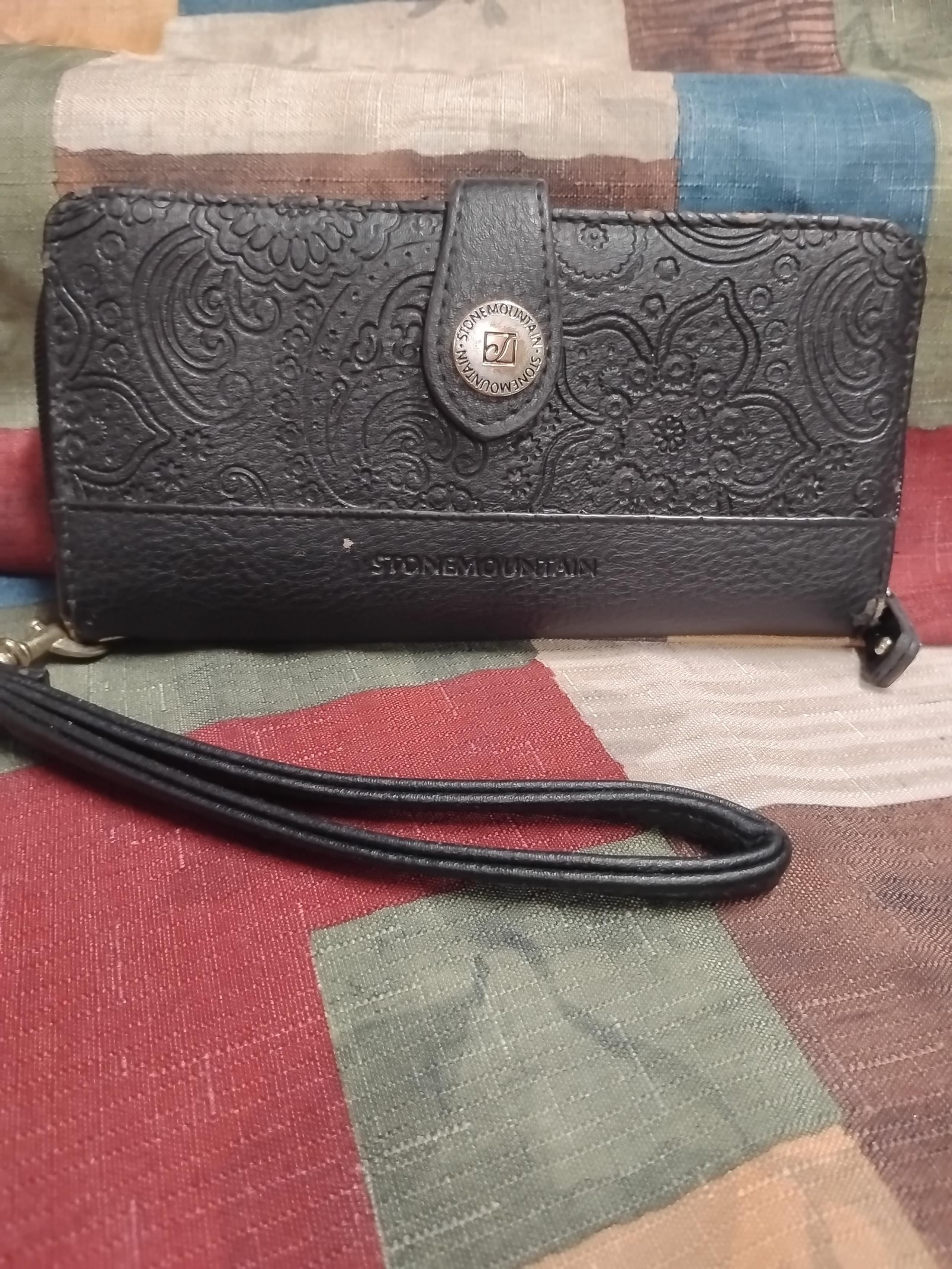 Women's Stone Mountain black wallet