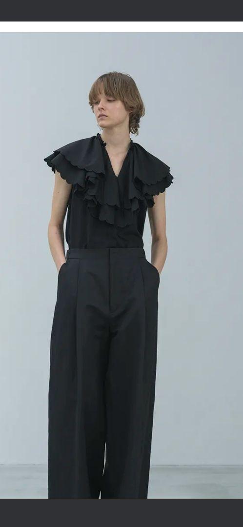 Drawer this season's frilled black short-sleeved top.