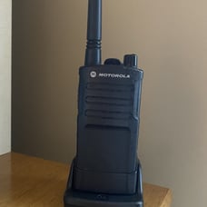 Motorola RMU2040 Two-Way Radio, Charger Base PMLN6383A, Belt Clip WORKS!