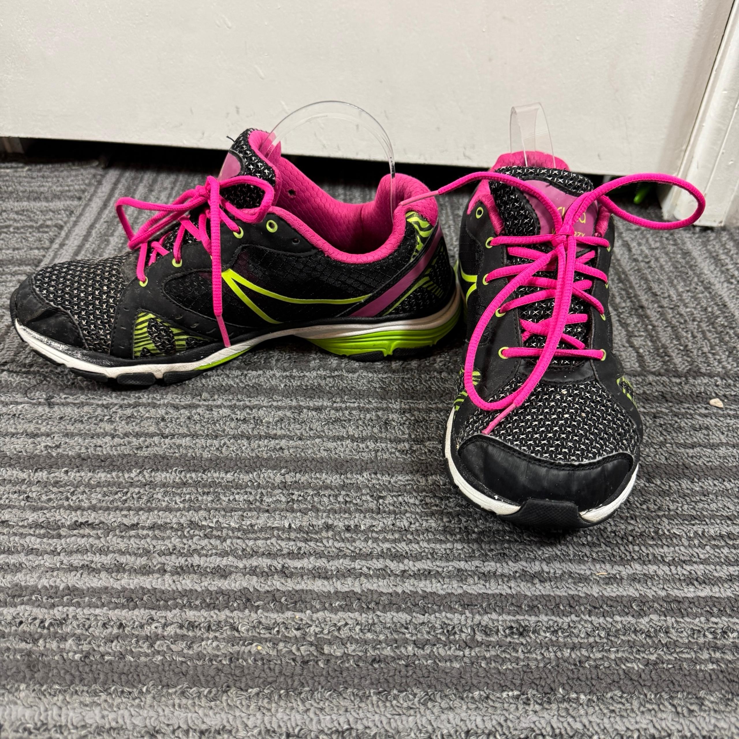 Women's Ryka Vida RZX Training Sneakers black and pink.  Size 9