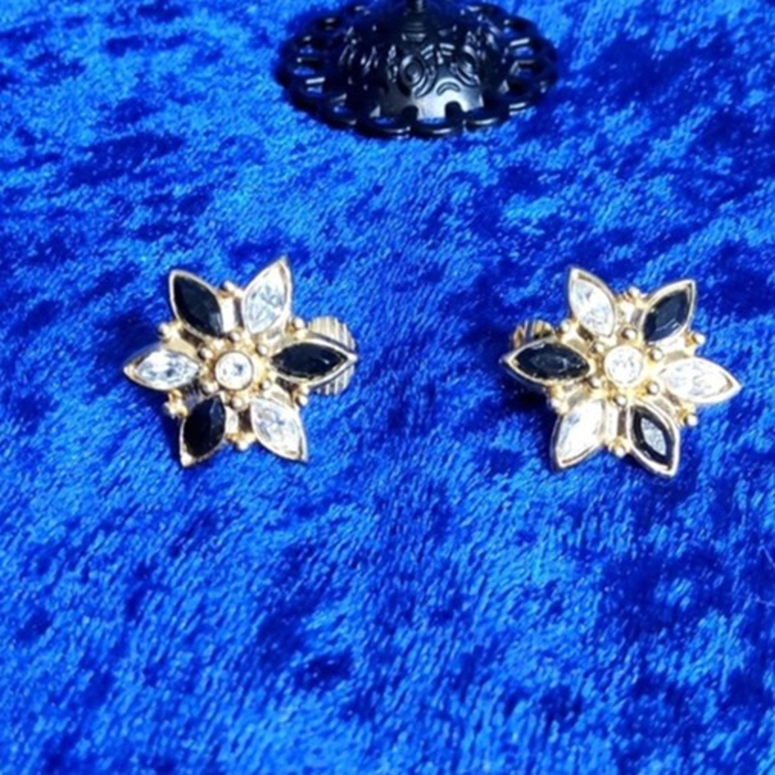 Vintage Goldtone Black and Clear Rhinestone Flower Shaped Clip On Earrings