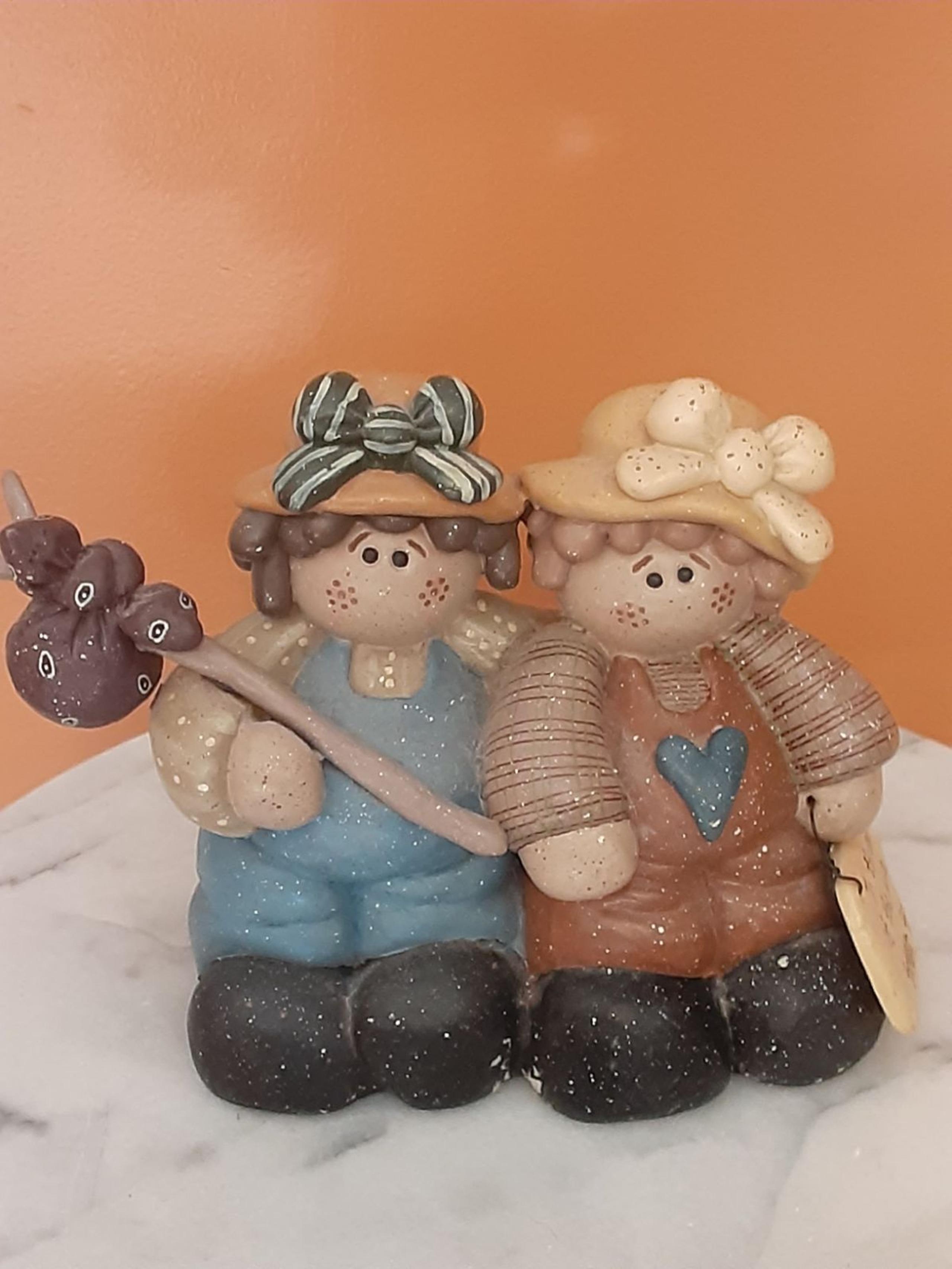 Henton two lady hobos figurine