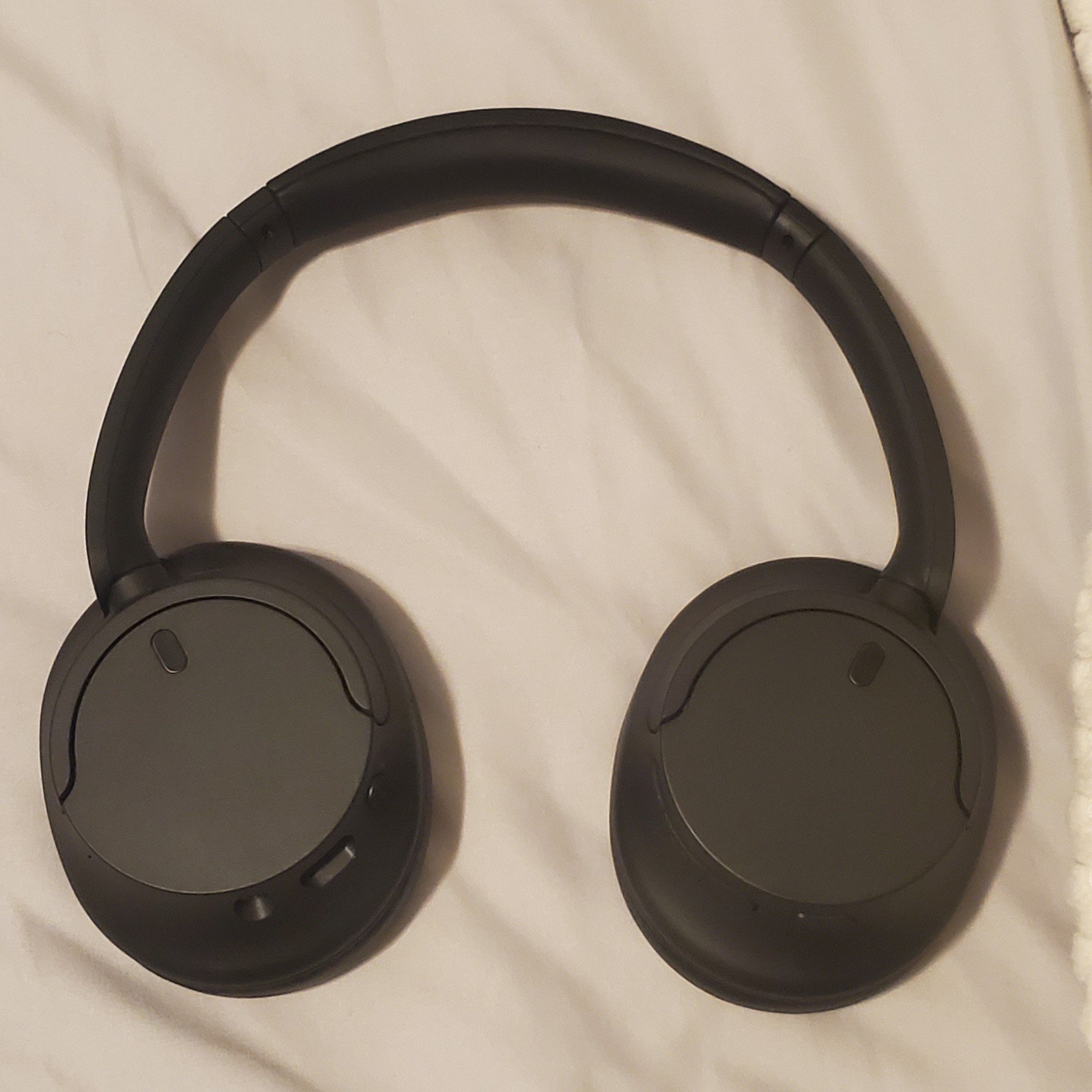 Sony noise cancelling headphone- black wh-ch720N