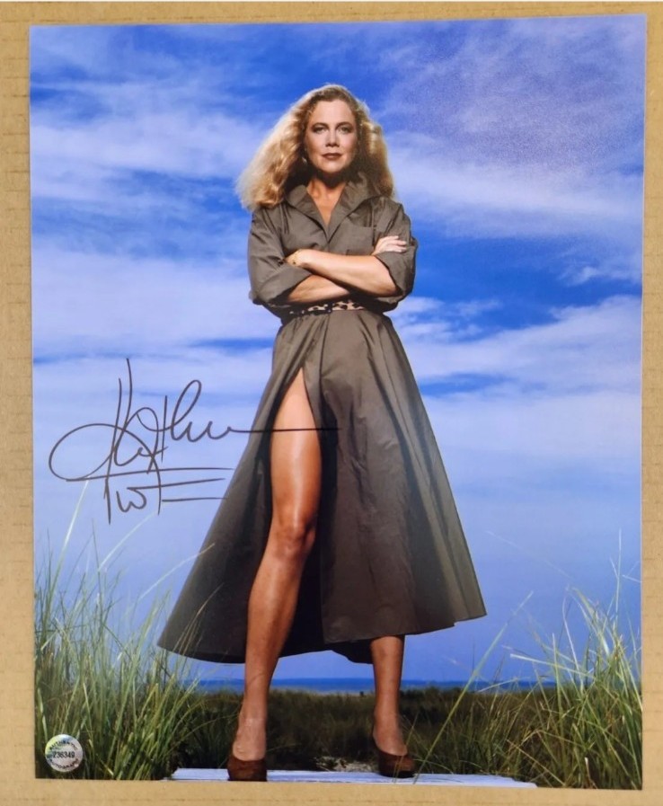 Kathleen Turner signed 8x10 photo Warshawski War of the Roses COA Included