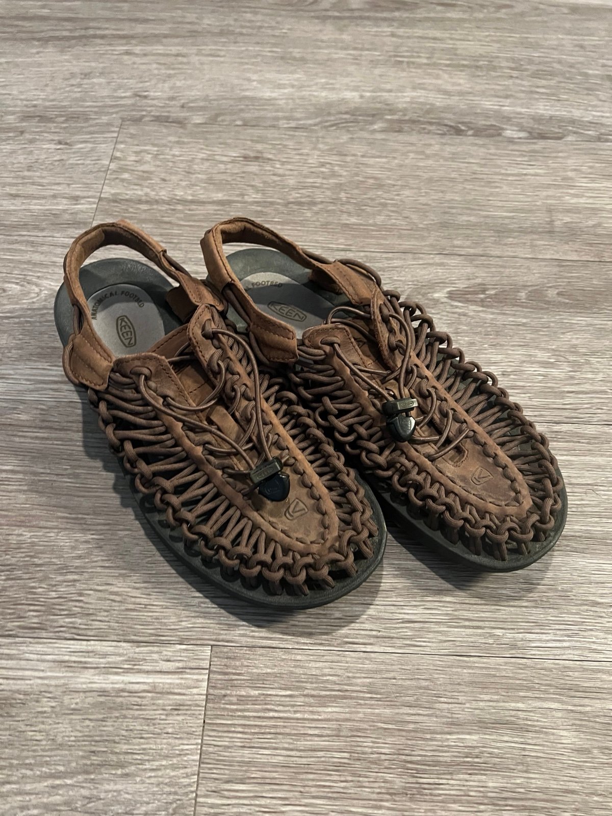 KEEN: UNEEK Sandal/Sneaker