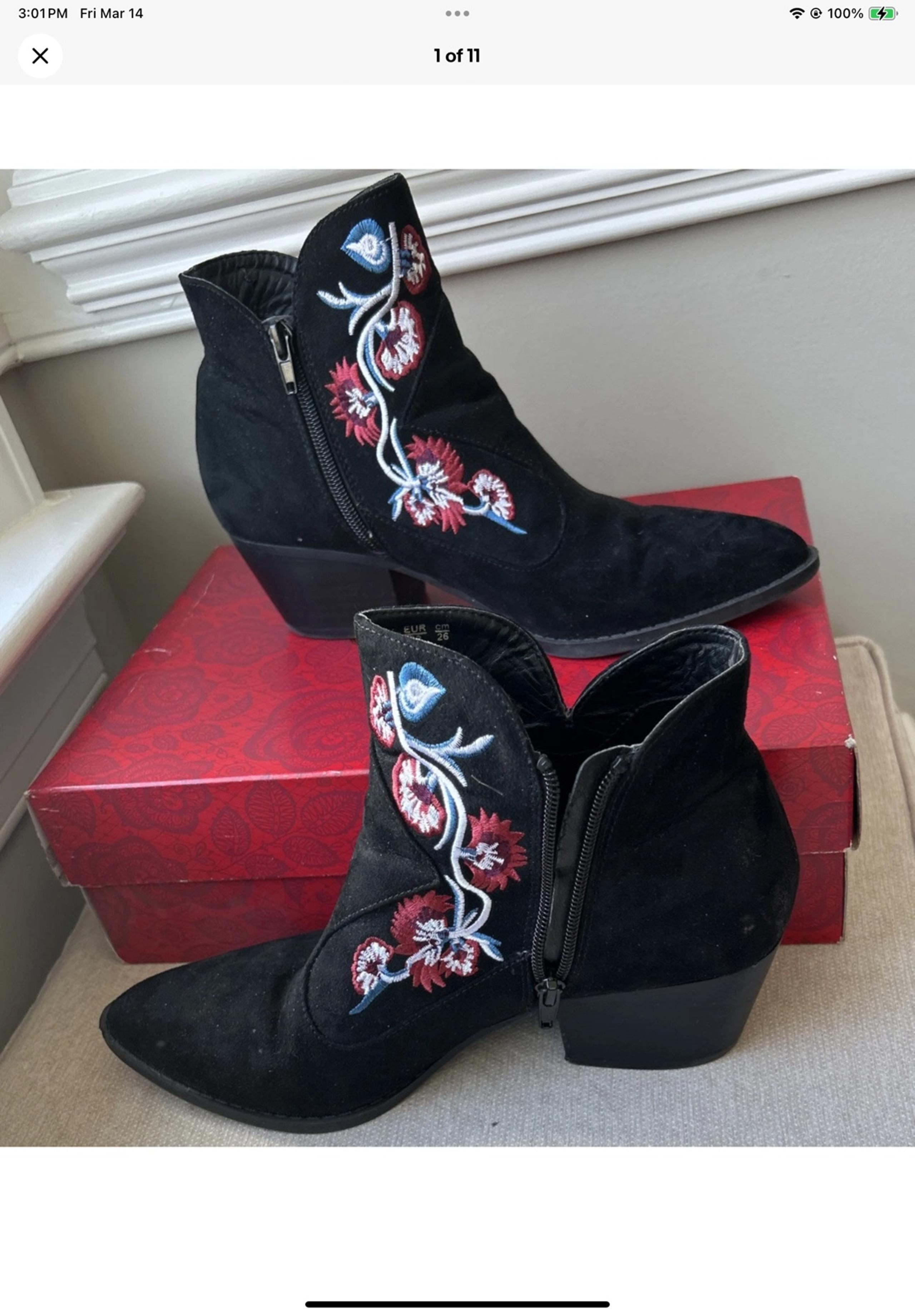 Carlos Santana Layne Ankle Boots Floral Embroidery Faux Suede Side Zip Size 9 M