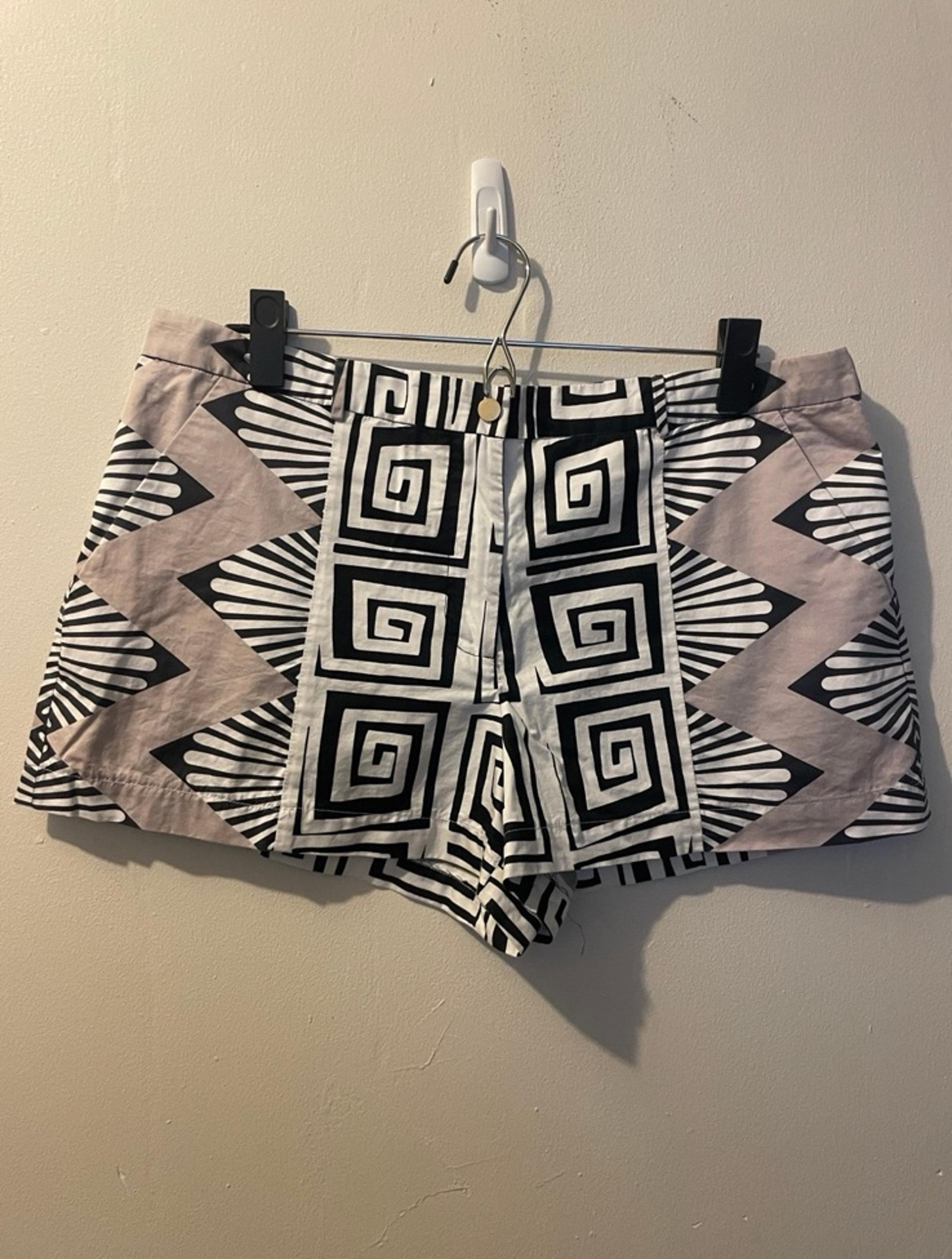 Diane von Furstenberg Miggy shorts size 12