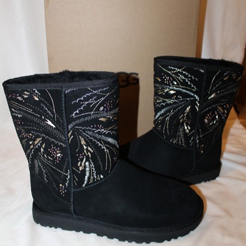 NIB UGG WOMEN'S CLASSIC SHORT EMBROIDERED SUEDE SHEARLING LINED BOOTS BLACK 9