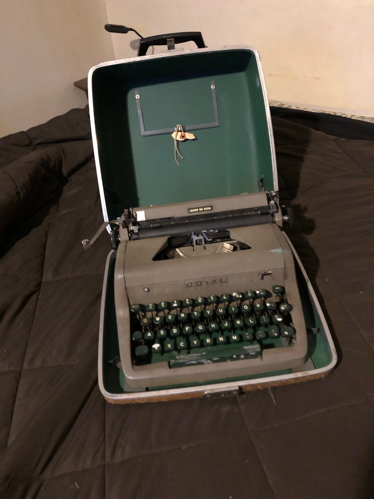 Vintage 1950’s Royal Quiet Deluxe Typewriter