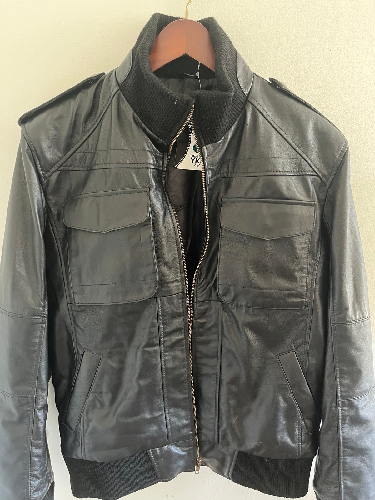 Men’s leather bomber jacket