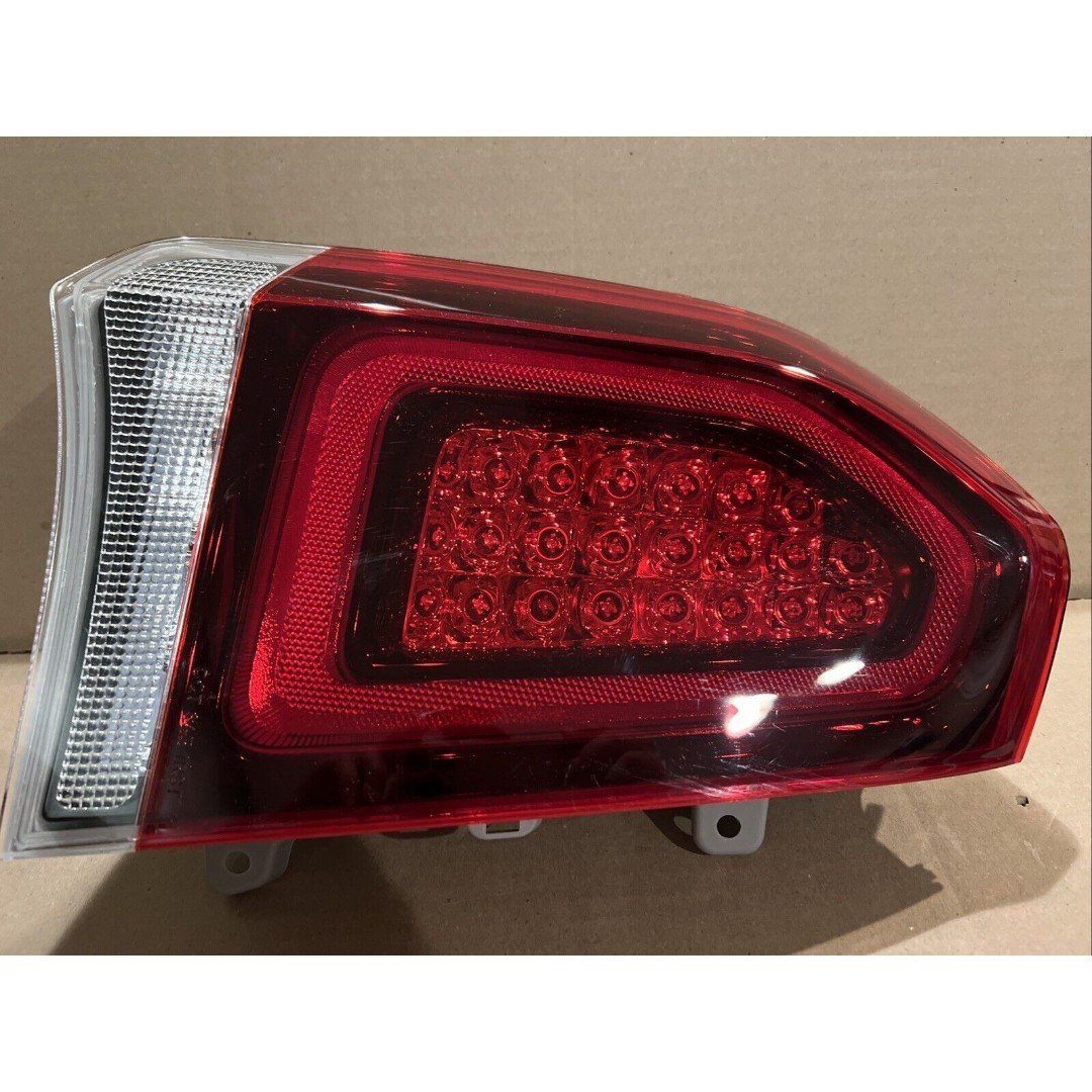 2015 2019 CHRYSLER 300 Left LED TAIL LIGHT OEM 2016 2017 UC57880