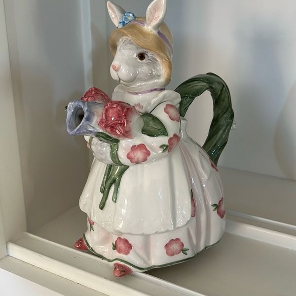 Bunny Teapot NWT