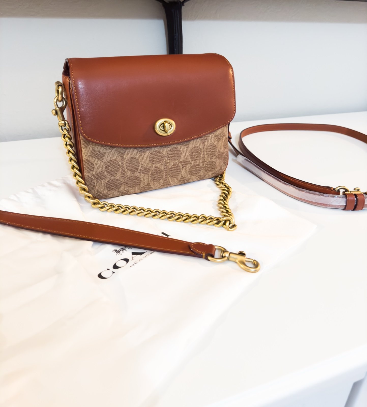 Coach Cassie Crossbody 19 Bag in Signature Canvas! Excellent Condition