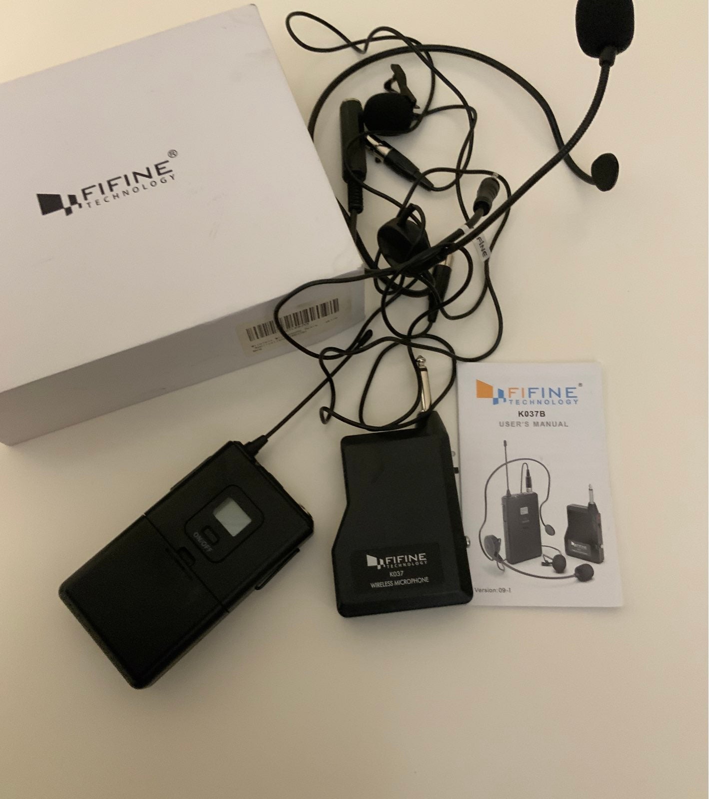 Wireless microphone set