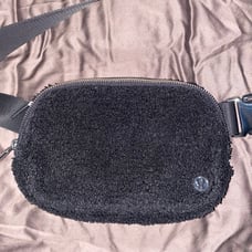 lululemon sherpa belt bag