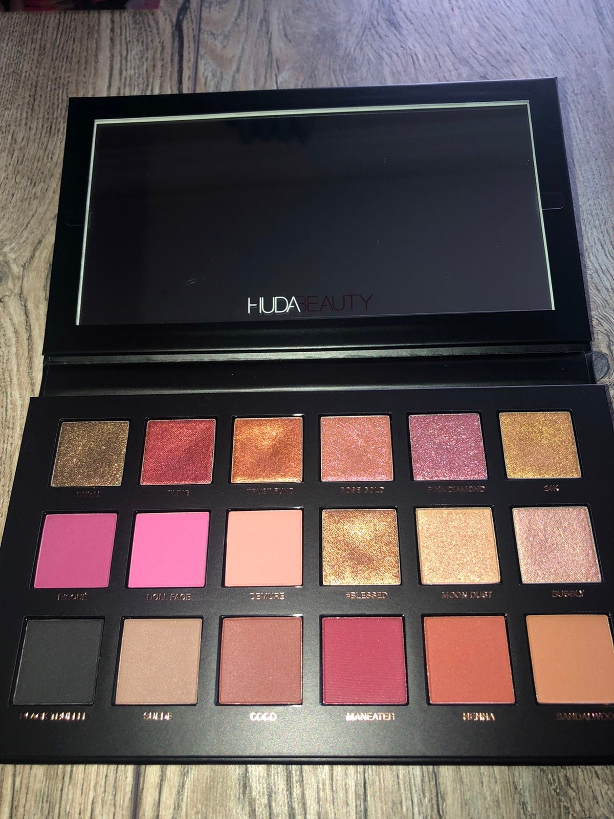NIB Huda Beauty Rose Gold Remastered