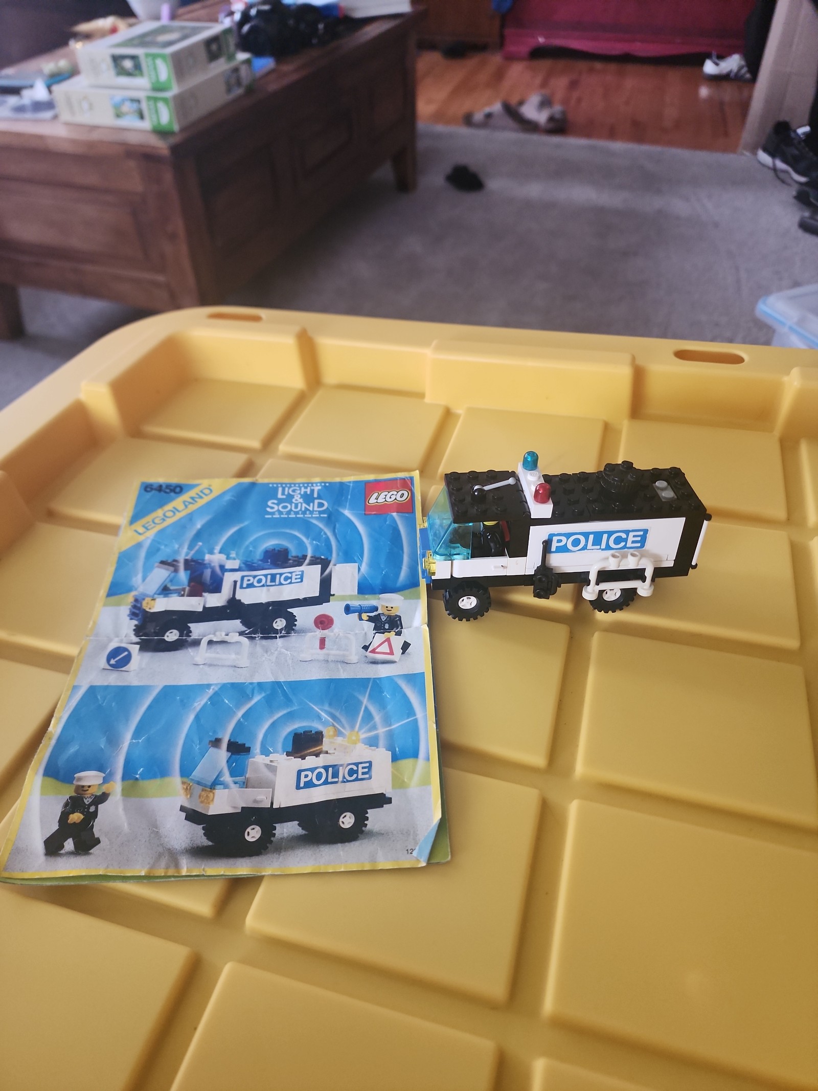 Vintage Lego 6450 light & sound police truck
